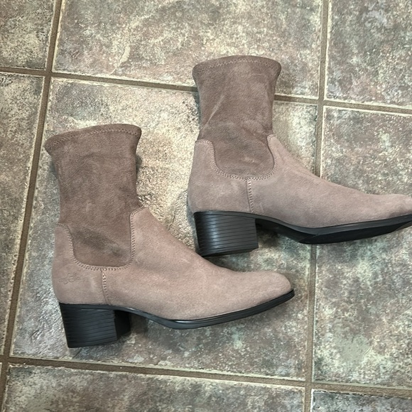 Bos & Co taupe suede sock boots Size 36 - Picture 2 of 6